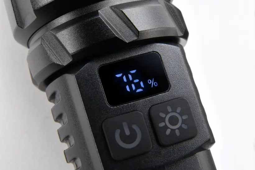 Close-up of the Lumen Force LCD battery display reading the exact charge as a percentage, beside the dual control buttons.